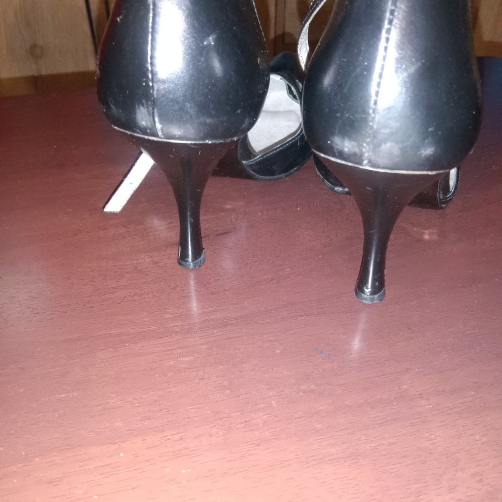 BCBG heels - Picture 2 of 3